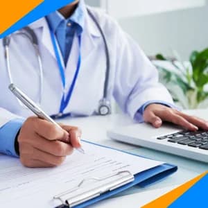 imagem mostra médico fazendo anotações