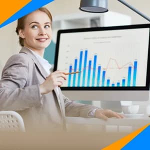 Mulher enfrente ao monitor onde estão expostsos gráficos e dados.